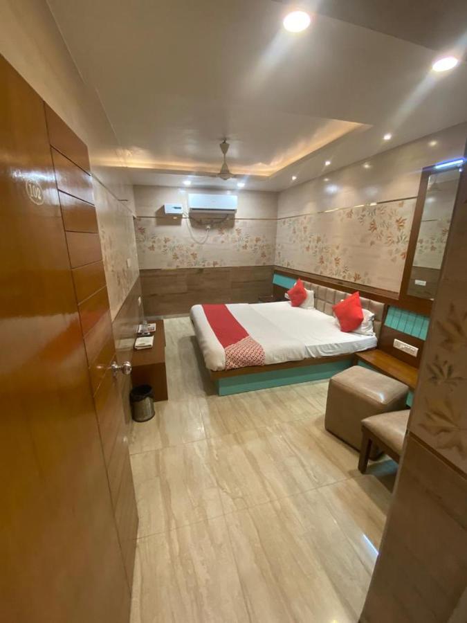 Hotel Raghupati Ayodhya ภายนอก รูปภาพ